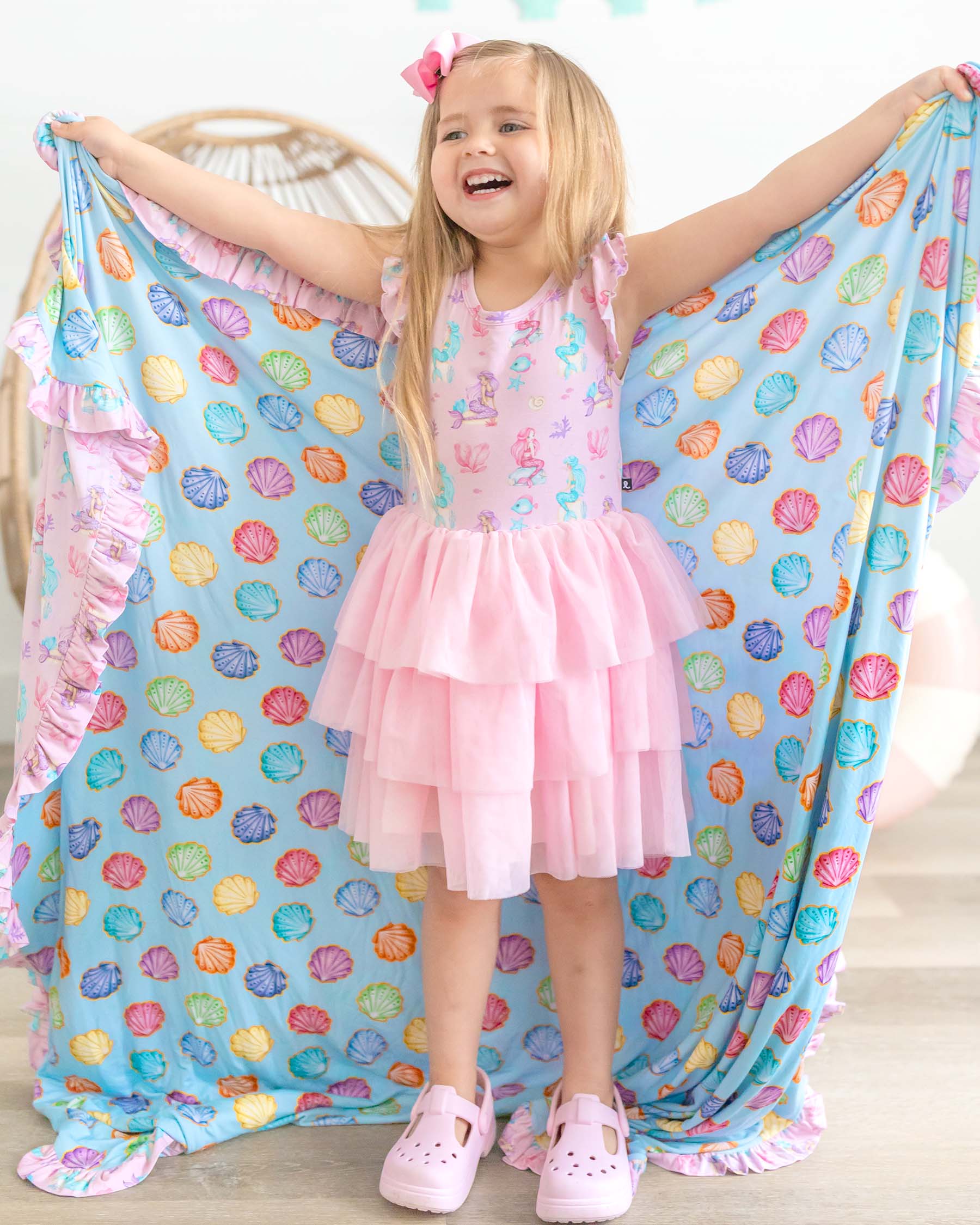 Ariella Ruffled Blanket