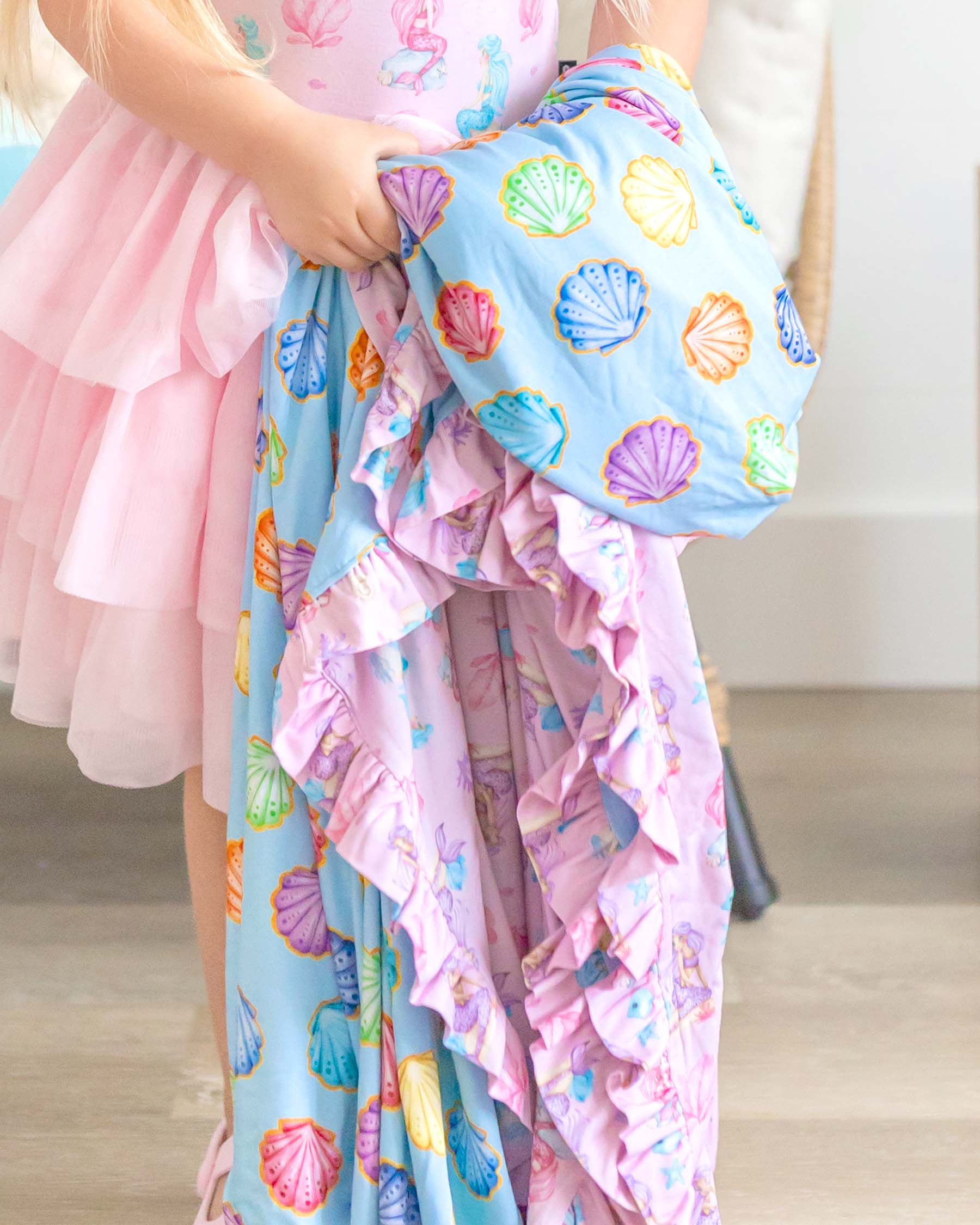 Ariella Ruffled Blanket